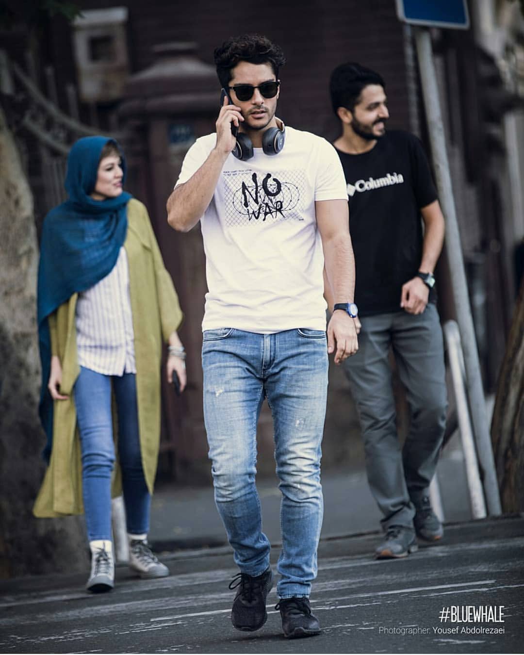 استفاده از لوگو تایپ برای انتقال مفاهیم برای طراحی لباس سریال نهنگ آبی