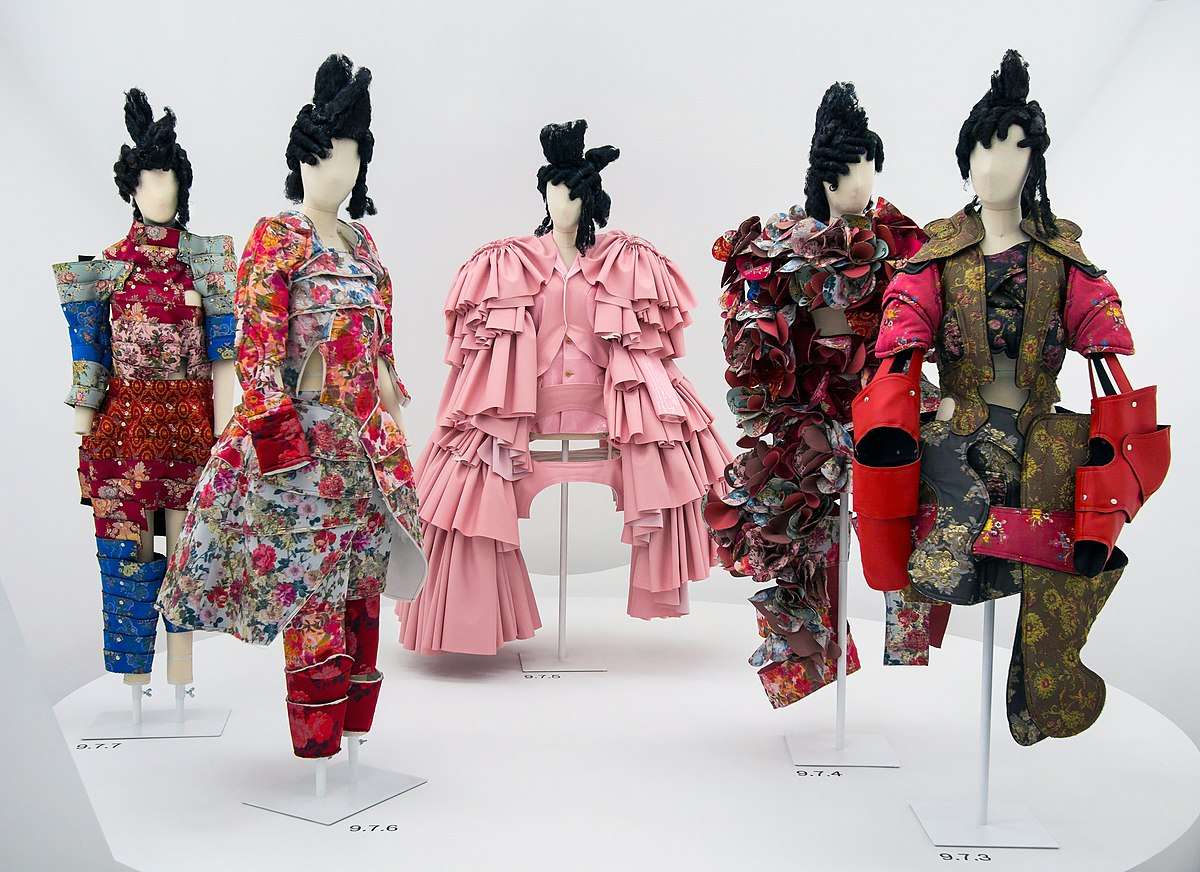 طراحان لباس ژاپنی در عرصه‌ی مد مفهوم‌گرا در صنعت مد و فشن از دیرباز پیشتاز و بنام بوده‌اند.