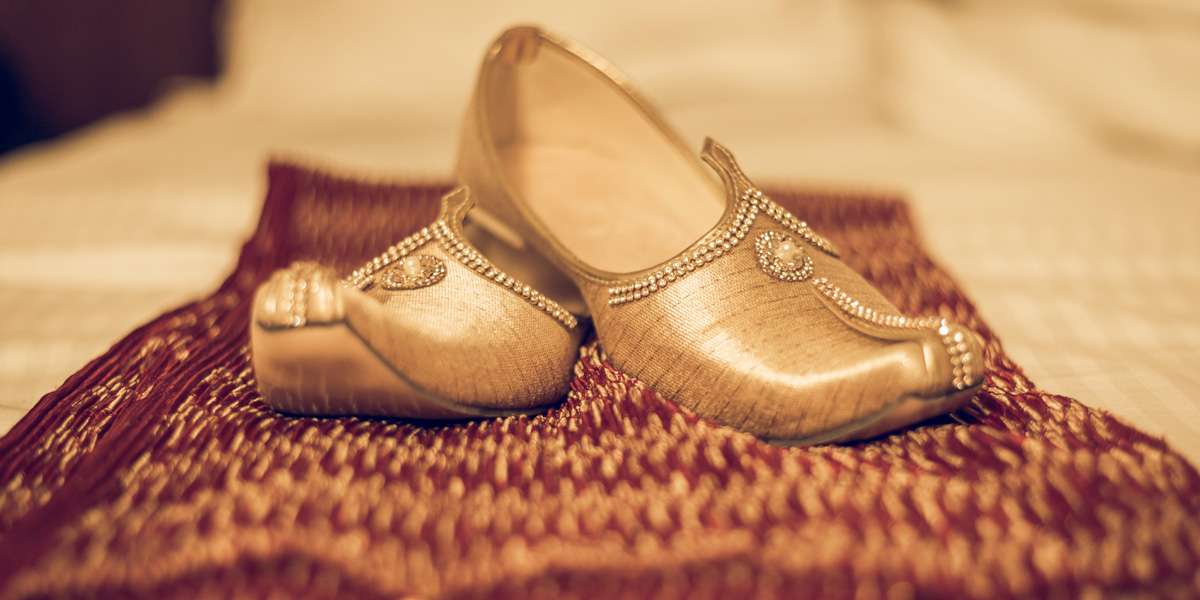 Indian traditional shoes، کفش سنتی هند 