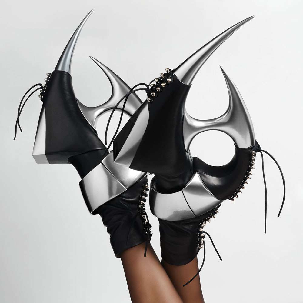 کفش طراحی شده لیدی گاگا توسط پیتر پاپس