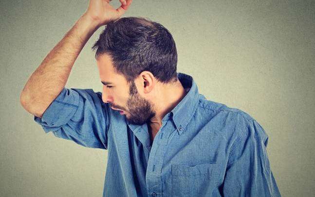 باقی ماندن بوی عرق در لباس، بوی عرق در لباس