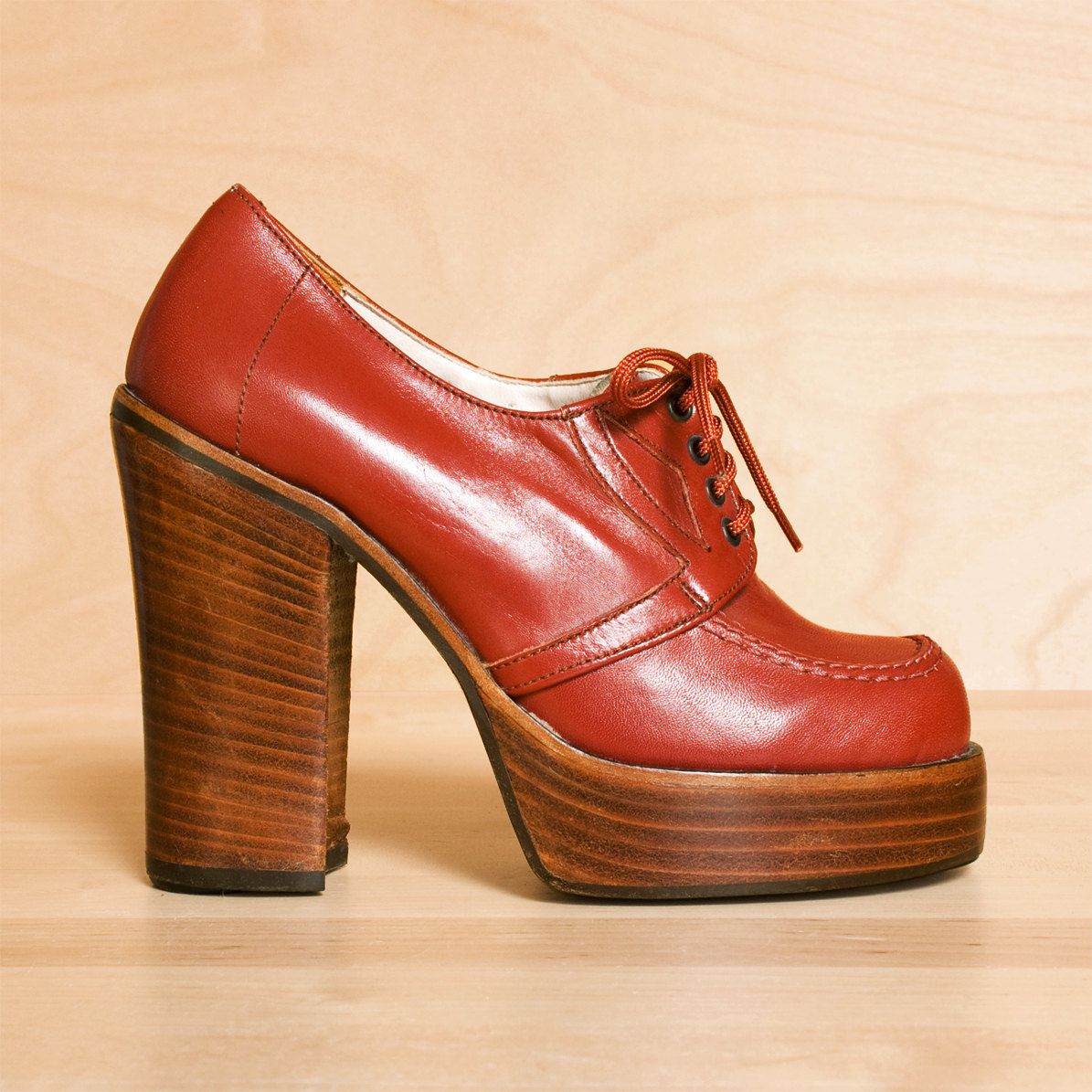نمونه Platform Shoes رایج در سال 1970 