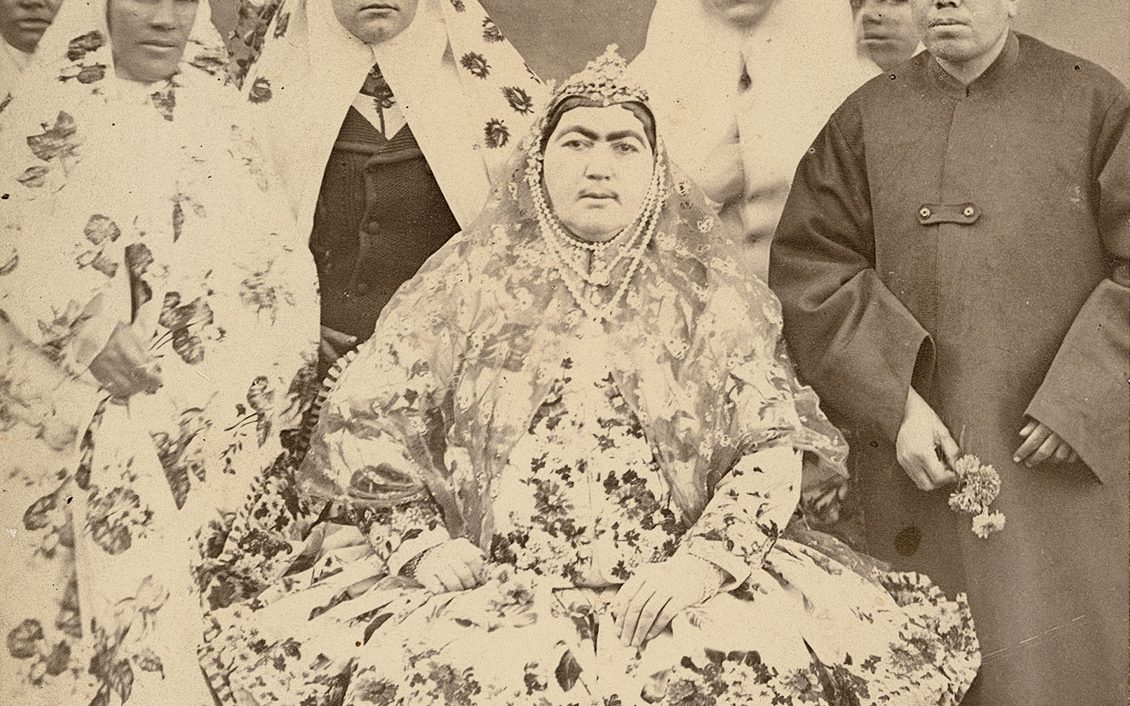 پوشش و آرایش زنان قاجاری