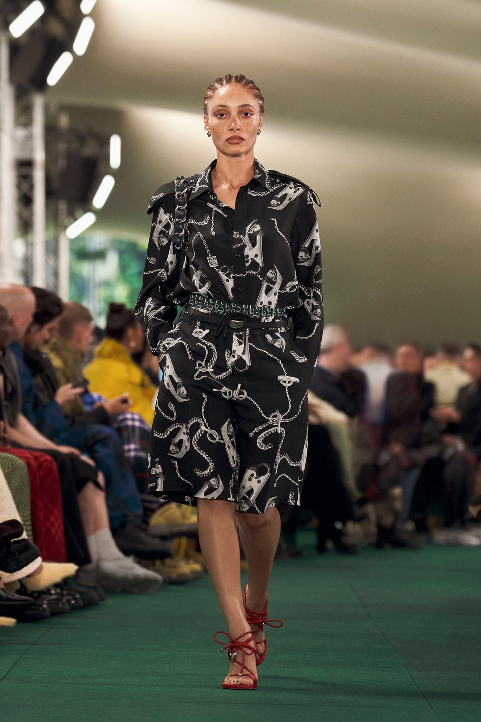 مجله کمد- هفته‌ مد لندن 2024 Burberry