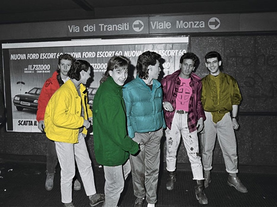 مردان جوان اروپایی با کاپشن پافر در دهه 80- مجله کمد
