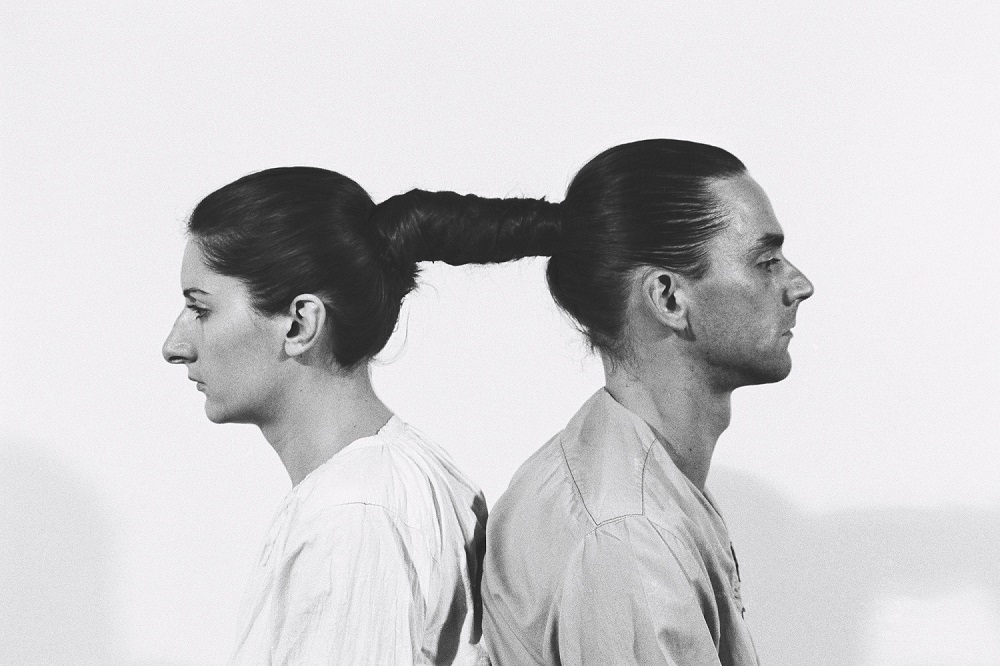 نمایی از پرفورمنس آرت Relation in Time اثرMarina Abramovic و ULAY