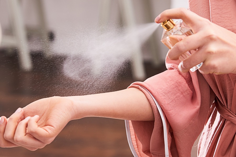 مچ دست - بهترین نقاط برای اسپری کردن عطر