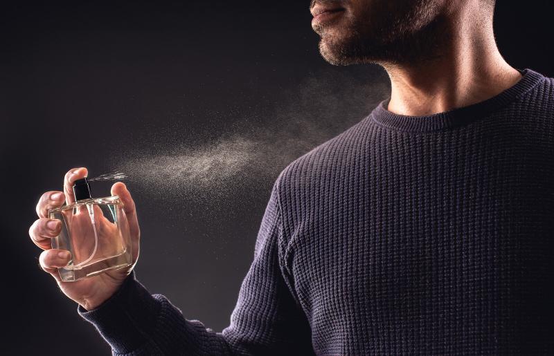 لباس بهترین جا برای عطر زدن 