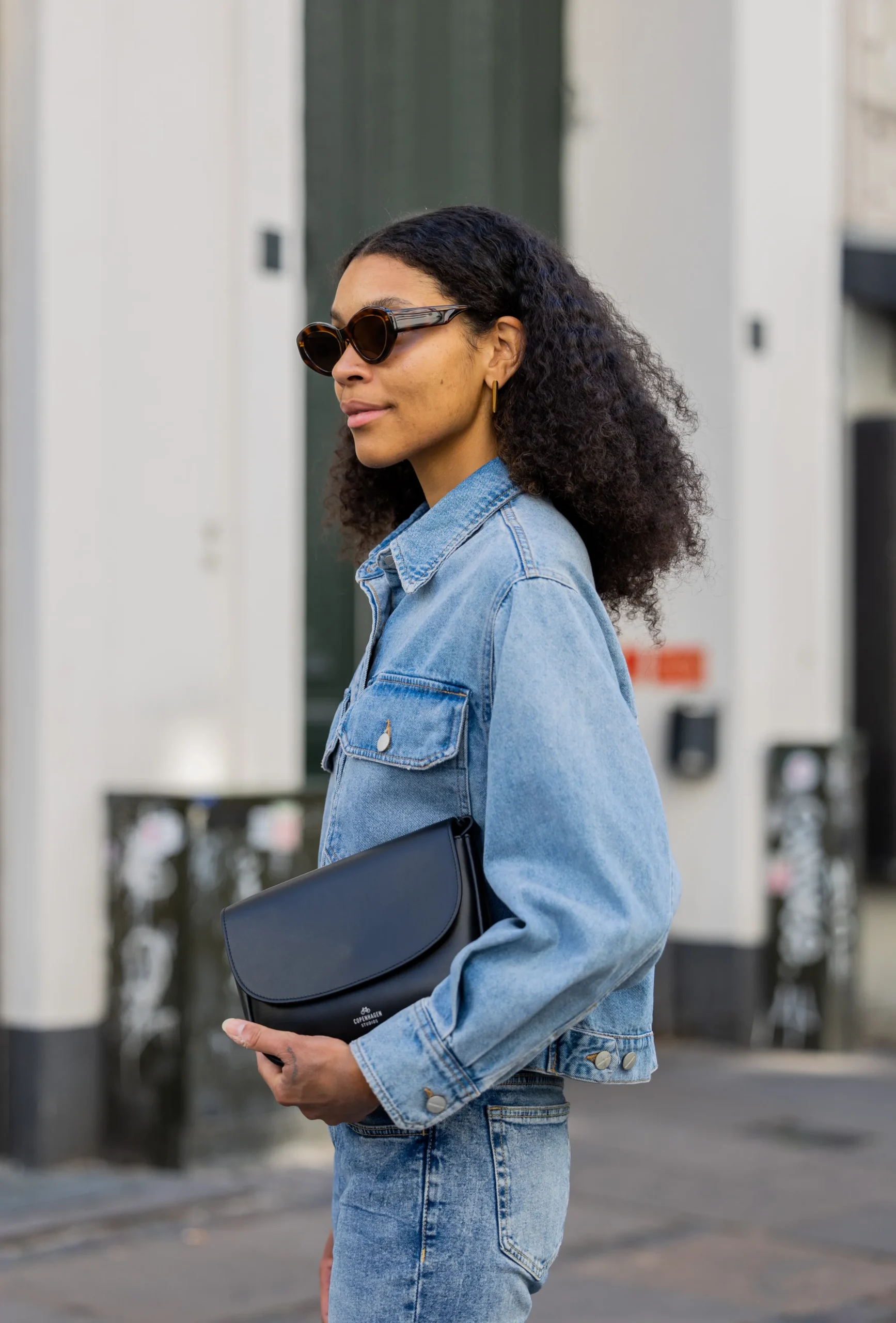 استایل زنانه با چند لایه جین (Denim on Denim)